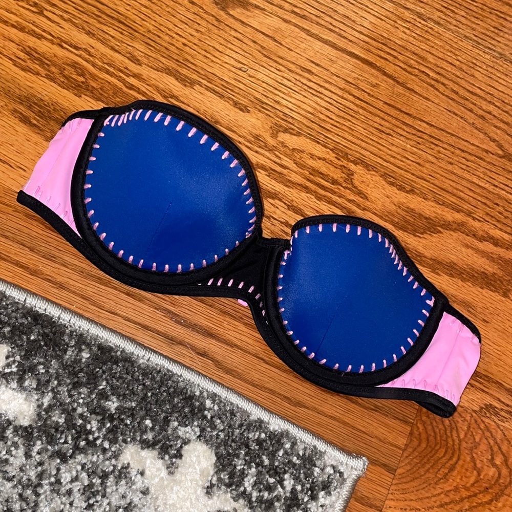 Victoria’s Secret strapless bikini top